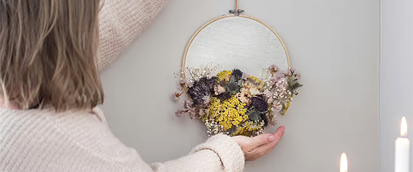 BLOG-DIY: Trockenblumen im Stickrahmen